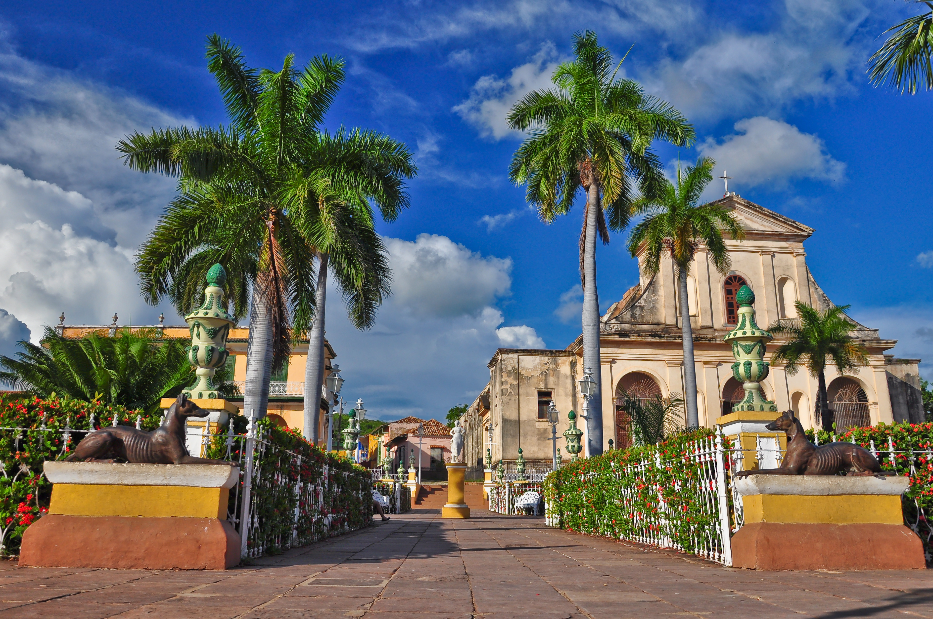Кубинские города. Церковь Святой Троицы Тринидад. Остров Куба Гавана. Куба Варадеро город. Куба Гавана Варадеро.
