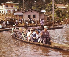 Olympian-historia-asiakkaat-kanootissa