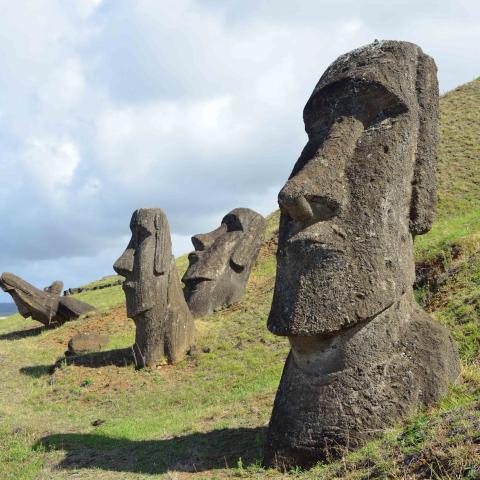 Moai-patsaita-paasiassaari-Chile