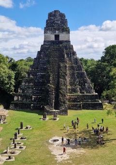 Korkea-temppeli-Tikalissa-Guatemala