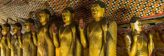 Kullattuja-Buddha-patsaita-Dambulla-luolatemppeli-Sri-Lanka