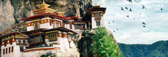 Tiikerin pesä eli Paro Taktsang buddhalaisluostari Bhutanissa