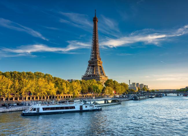 Eiffel-torni-ja Seine-Pariisi-Ranska