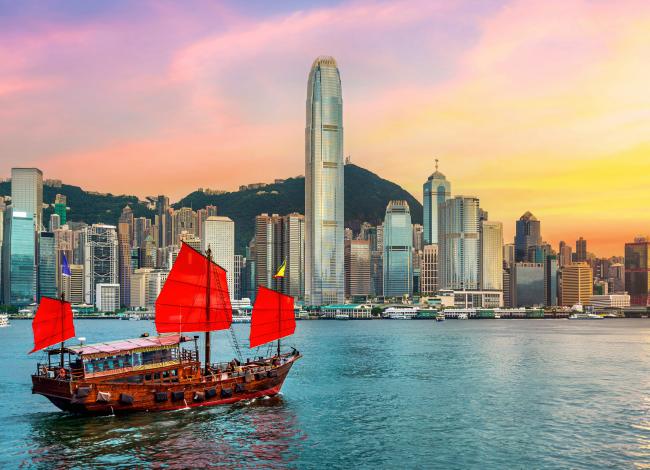 HongKong-auringonlaskun-aikaan-Olympia