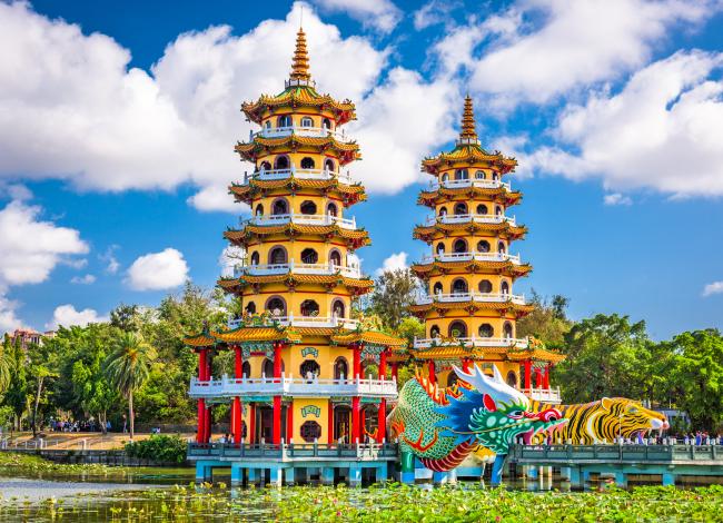 Lohikäärme- ja tiikeripagodit Kaohsiung Taiwan
