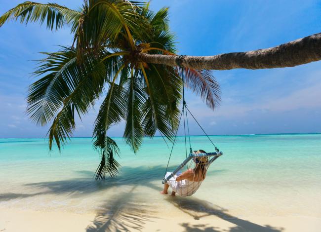 Nautiskelua-Malediivien-rannalla