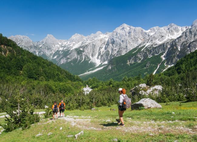 Ryhma-vaeltamassa-Albania