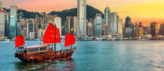HongKong-auringonlaskun-aikaan-Olympia-Kaukomatka