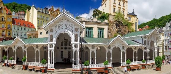 Kaunis-Karlovy-Varyn-vanhakaupunki-Tsekki-Olympia