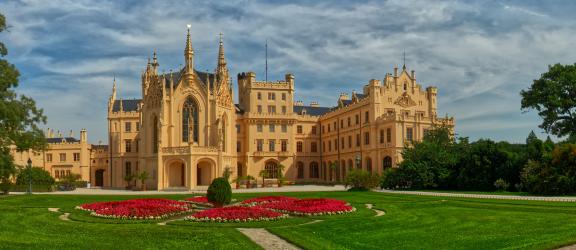 Lednicen-linna-ja-puutarha-Tsekki-Olympia