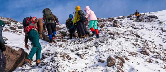 Nousu-on-ajoittain-haastavaa-Kilimanjaro-Tansania-Olympia