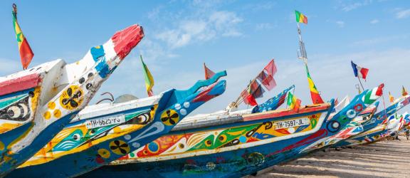 Perinteisia-kalastusveneita-Senegal-Olympia