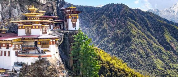 Tiikerin-pesa-eli-Paro-Taktsang-luostari-Bhutan-Olympia.