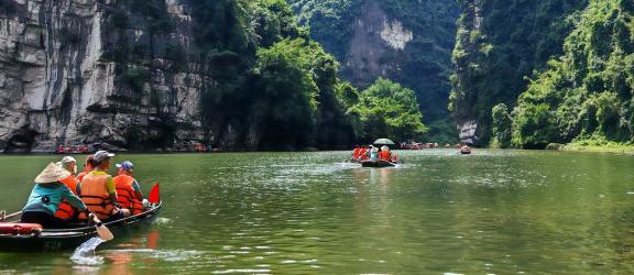 Veneretkella-Trang-An-Vietnam-Olympia