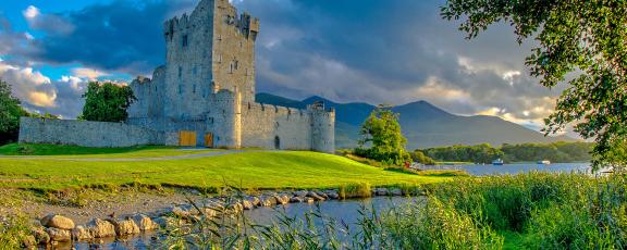 Idyllinen-Ross-Castle-Killarney-Irlanti-Olympia
