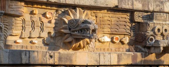 Koristeelliset pyramidit Teotihuacan Meksiko Olympia