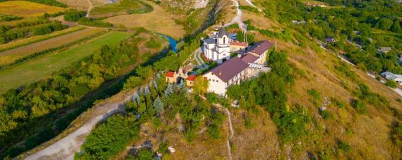Luostari-Orheiul-Vechi-Moldova-Olympia