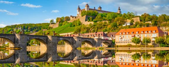 Marienbergin-linnoitus-Main-joelta-Wurzburg-Saksa-Olympia