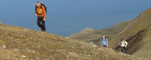 Vaativa-nousu-Forkastningsfjellet-Huippuvuoret-Norja-Olympia-Kaukomatkat