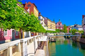 Ljubljanan-romanttinen-jokiranta-Slovenia