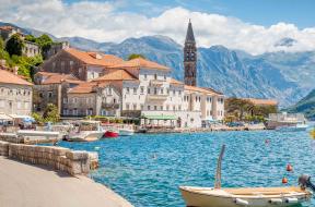 Perast-historiallinen-kaunis-kaupunki-Montenegro-Olympia