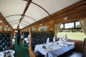 ravintolavaunu-Victorian-puotukset-Rovos-rail-juna-Zimbabwe