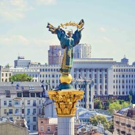 Itsenaisyyden-monumentti-Kiova-Ukraina-Olympia
