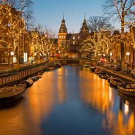 Joulutunnelmaa-kanaali-ja-Rijksmuseum-Amsterdam-Hollanti-Olympia-Kaukomatkat