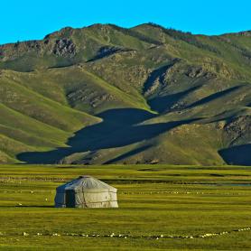 Kaunis vuoristo ja jurtta Mongolia Olympia
