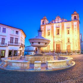 Keskusaukio-Evora-Portugali-Olympia