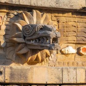 Koristeelliset pyramidit Teotihuacan Meksiko Olympia