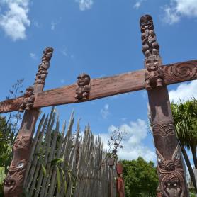 Maori veistoksia portissa Uusi Seelanti Olympia
