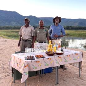 Tarjoilut-safariajolla-Zimbabwe-Olympia