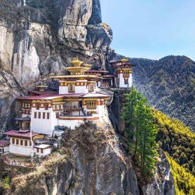 Tiikerin-pesa-eli-Paro-Taktsang-ihmeellinen-luostari-Bhutan