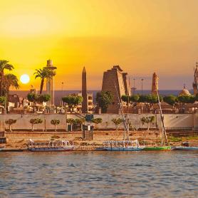 Upea-auringonlasku-Luxor-Niili-Egypti