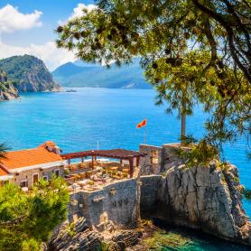 Uskomattoman kaunis Petrovac Montenegro Olympia