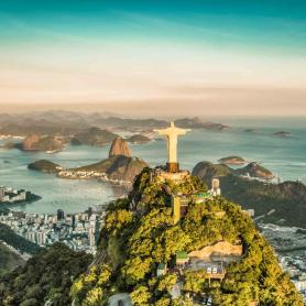 Rio de Janeiron Kristus-patsas ja kaupunkimaisema Brasiliassa