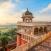 Punaisesta-linnoituksesta-nakee-Taj-Mahalin-Agra-Intia